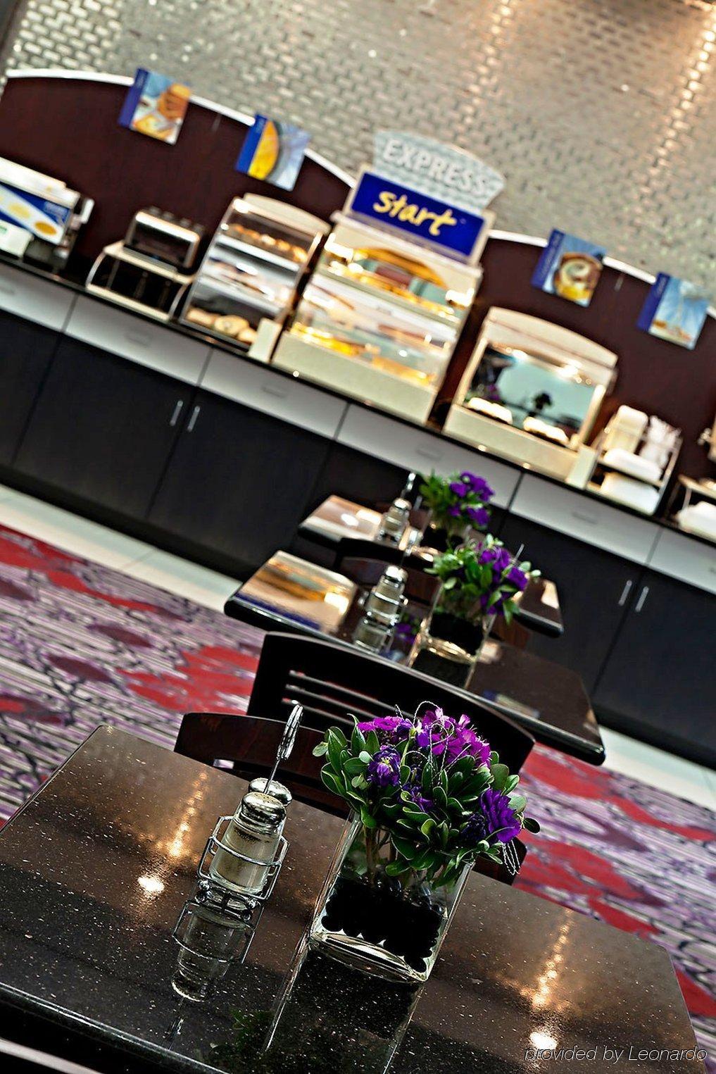Holiday Inn Express & Suites Columbus - Polaris Parkway / Columbus By Ihg Restaurant photo